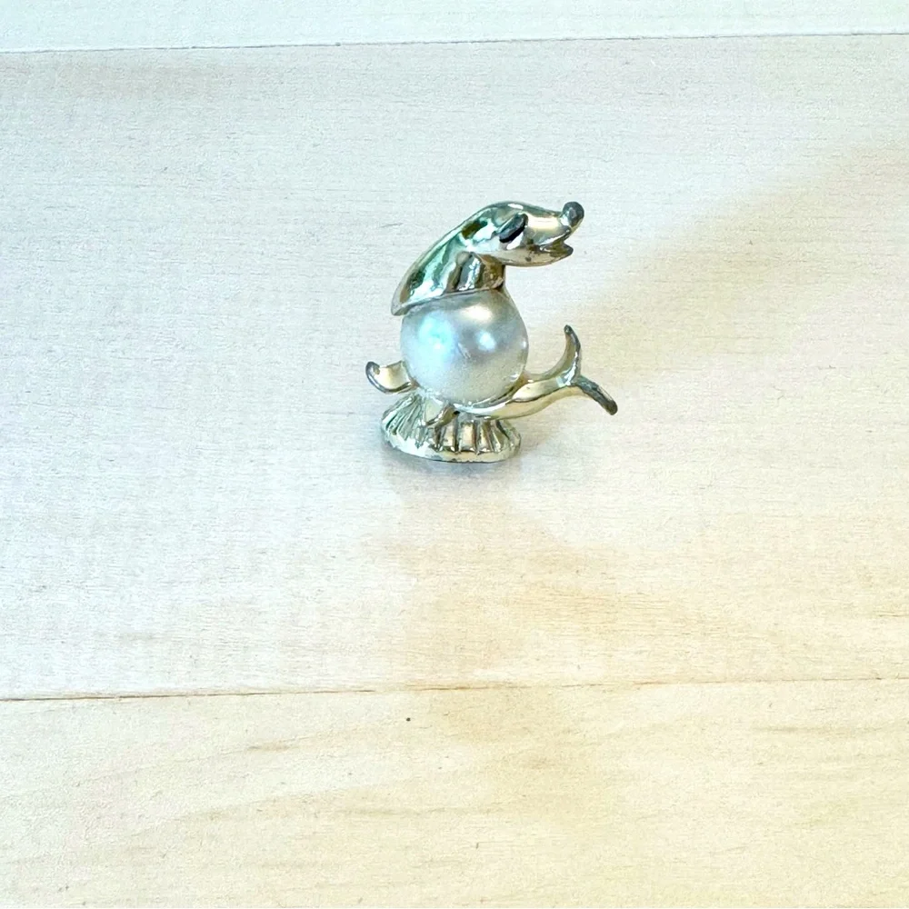 Vintage Seal Pinniped Faux Pearl Gold Tone Brooch Pin